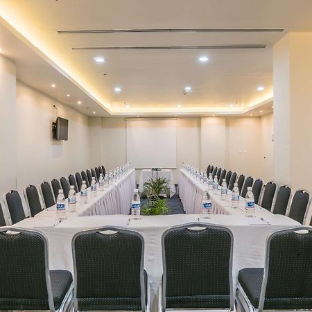 Hampton Inn & Suites By Hilton Salamanca Bajio Exterior photo