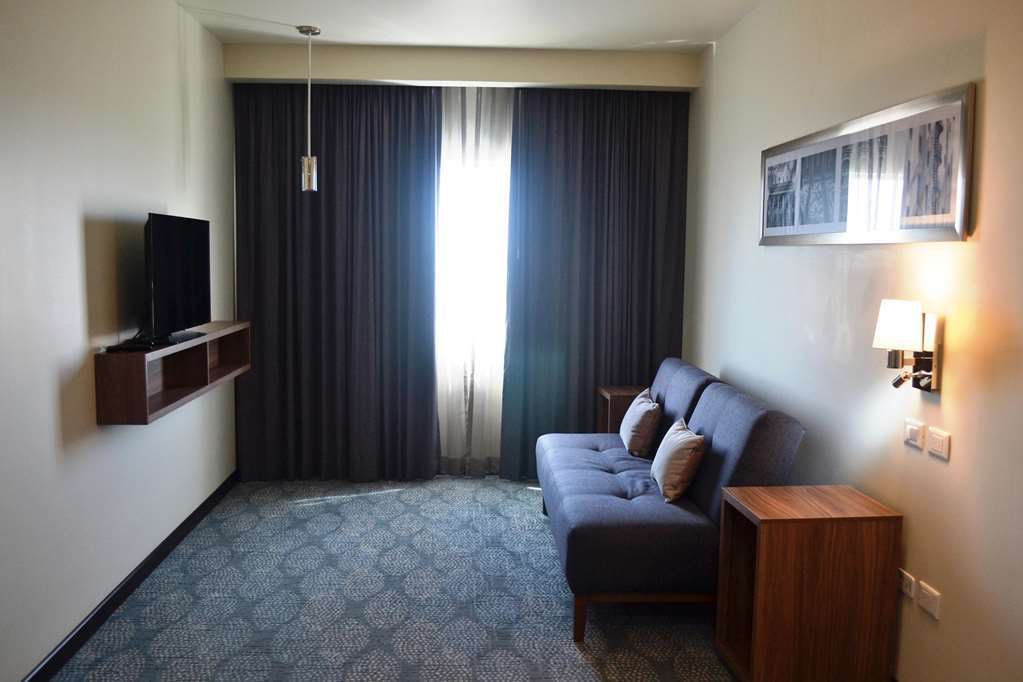 Hampton Inn & Suites By Hilton Salamanca Bajio Room photo